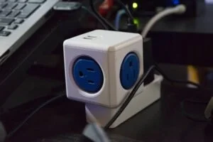 The original PowerCube providing 4 outlet and 2 USB port | Smart Tech, Sharp Takes - CRYOVEX.com Powercube original 4 outlets 2 usb cryovex pic 1