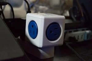 The original PowerCube providing 4 outlet and 2 USB port | Smart Tech, Sharp Takes - CRYOVEX.com Powercube original 4 outlets 2 usb cryovex pic 2