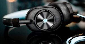 Master & Dynamic and Bamford Watch Department co-design limited edition headphones | Smart Tech, Sharp Takes - CRYOVEX.com Master & dynamic and bamford watch headphones co-design header cryovex
