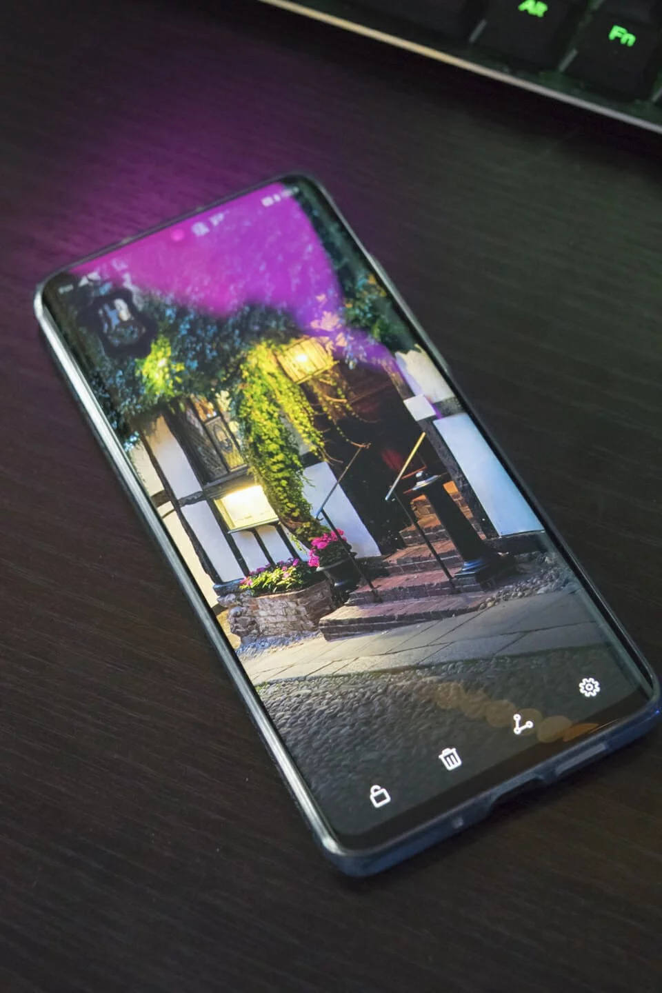 OMG! Huawei P30 Pro does it stand up?! | Smart Tech, Sharp Takes - CRYOVEX.com Huawei p30 pro android news & all the bytes 1-4