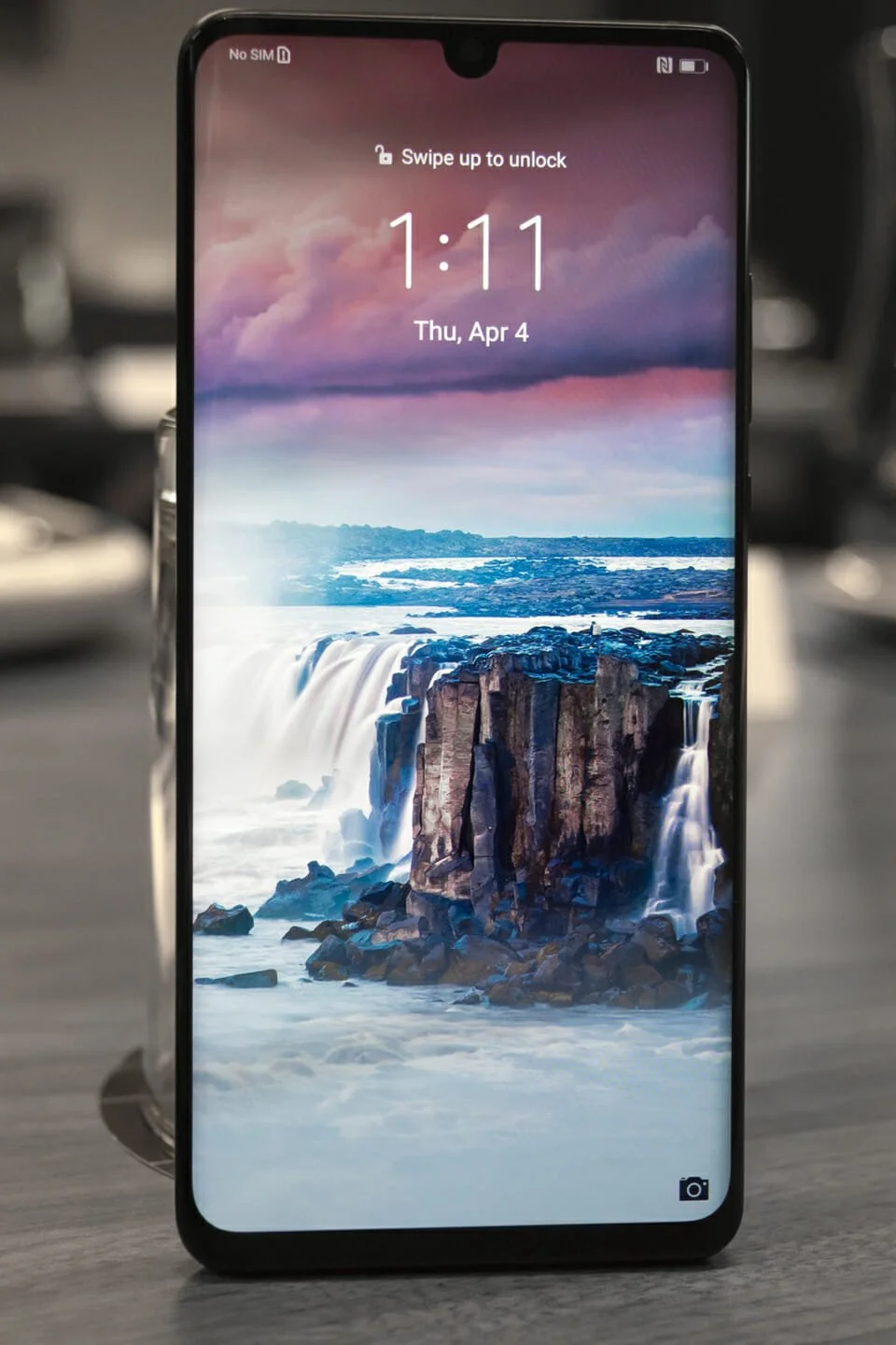 OMG! Huawei P30 Pro does it stand up?! | Smart Tech, Sharp Takes - CRYOVEX.com Huawei p30 pro android news & all the bytes 1-6
