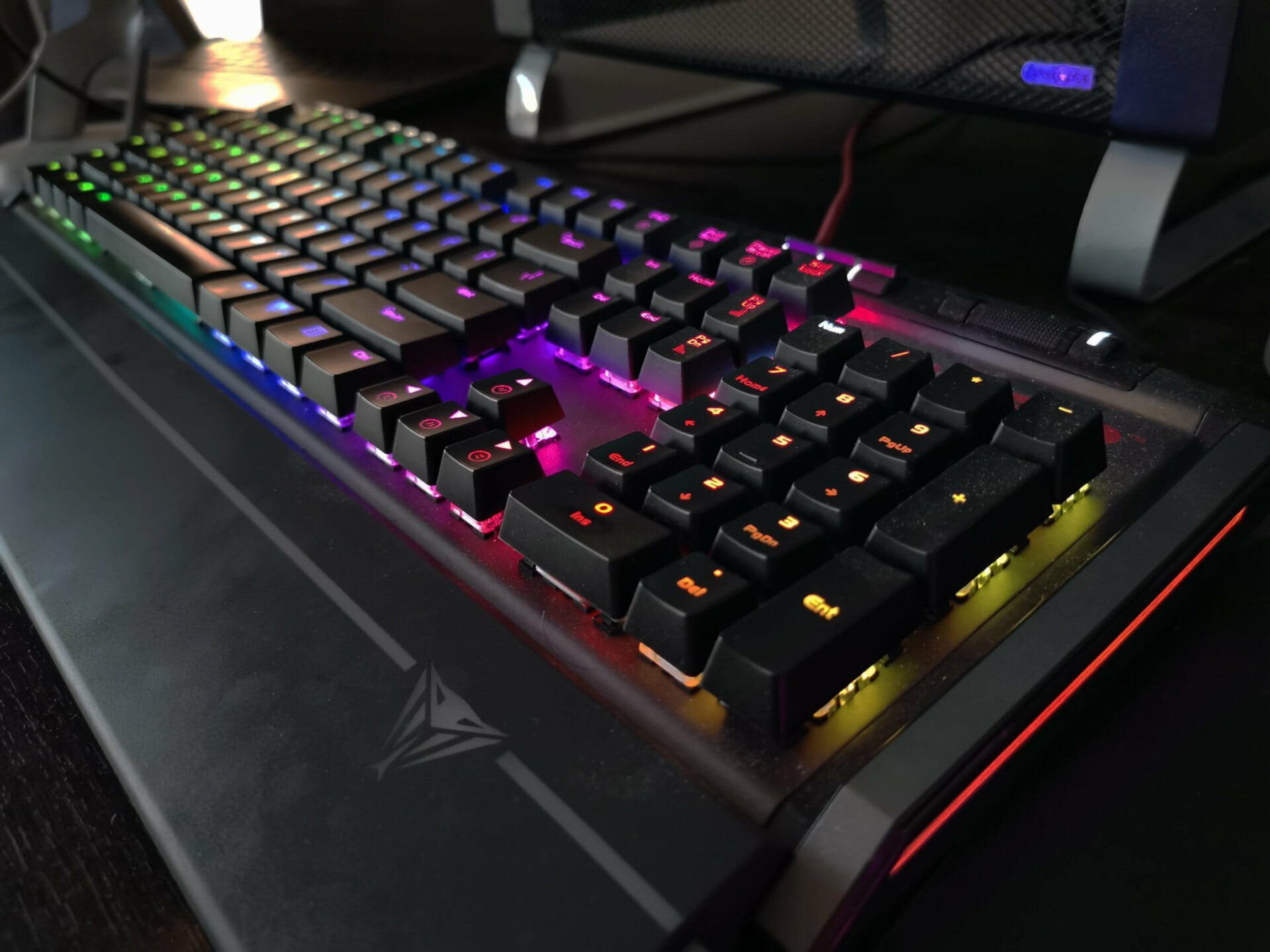 Viper Gaming V770 Mechanical Keyboard Review 1