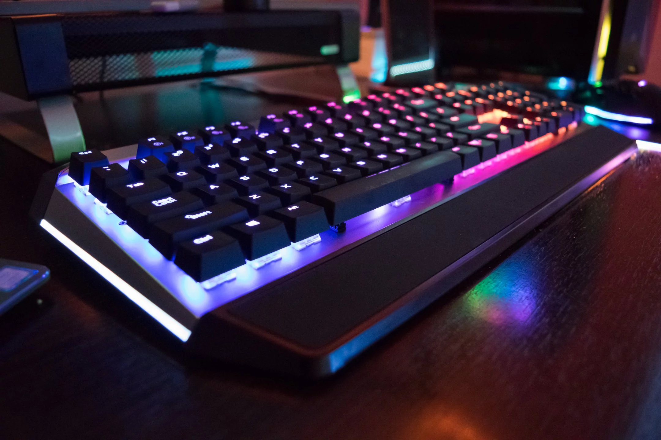 Viper Gaming mechanical RGB keyboard V765 review