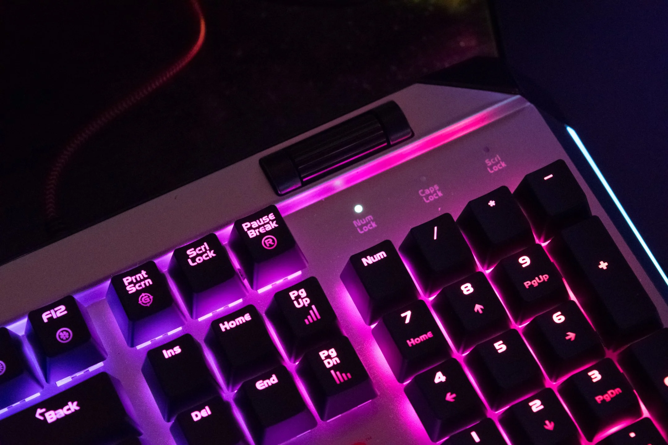 Viper Gaming mechanical RGB keyboard V765 review