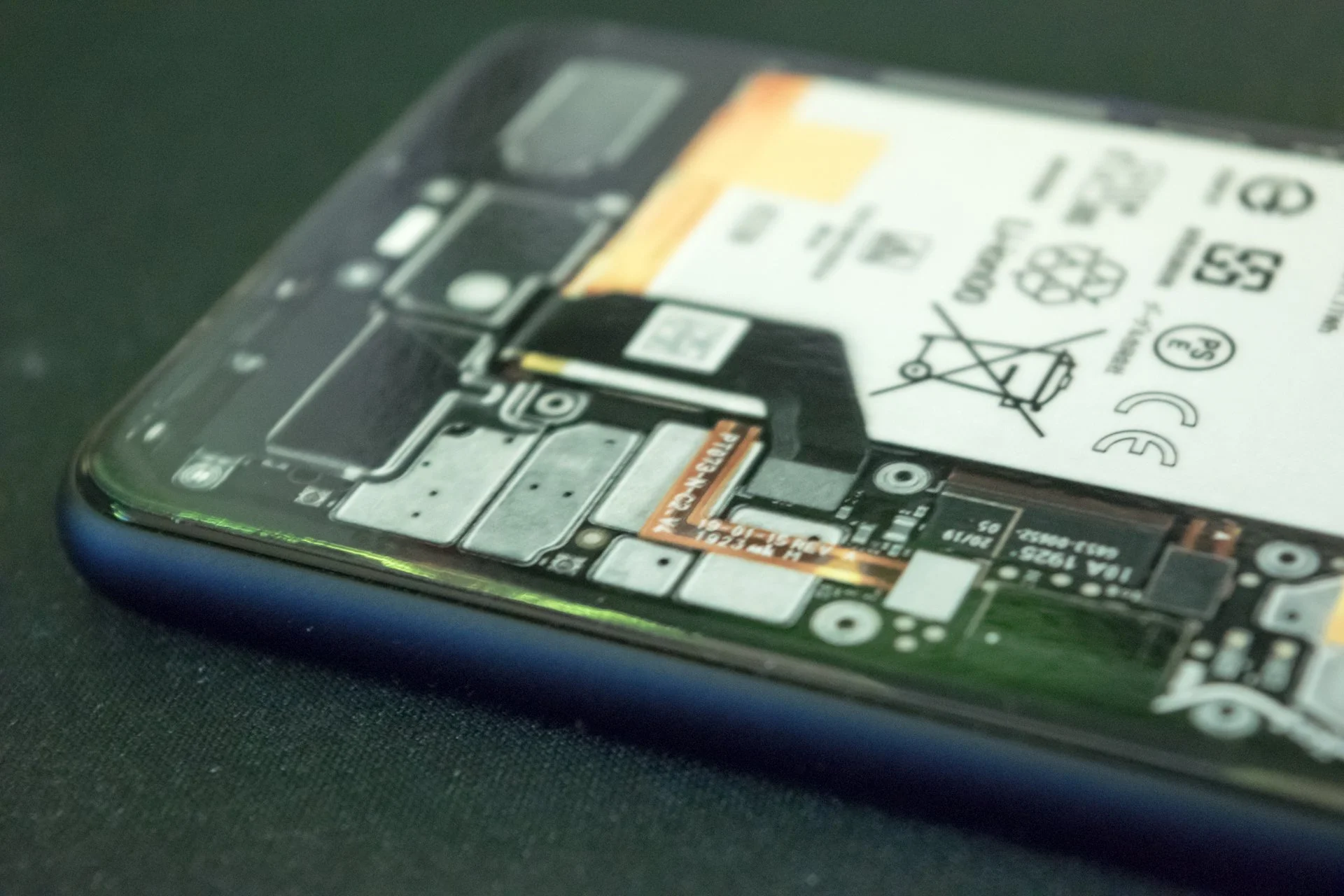 dbrand's LIMITED Teardown Pixel 4 skin! | Smart Tech, Sharp Takes - CRYOVEX.com Dbrand pixel 4 teardown snap 2