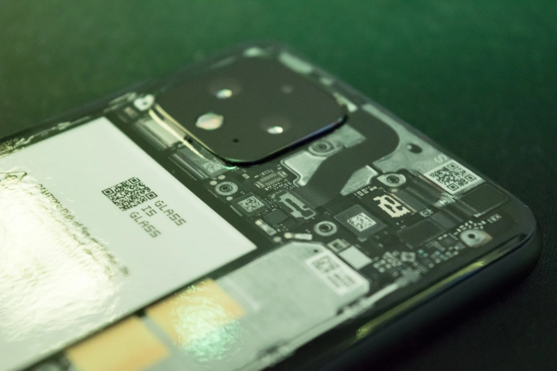 dbrand's LIMITED Teardown Pixel 4 skin! | Smart Tech, Sharp Takes - CRYOVEX.com Dbrand pixel 4 teardown snap 3