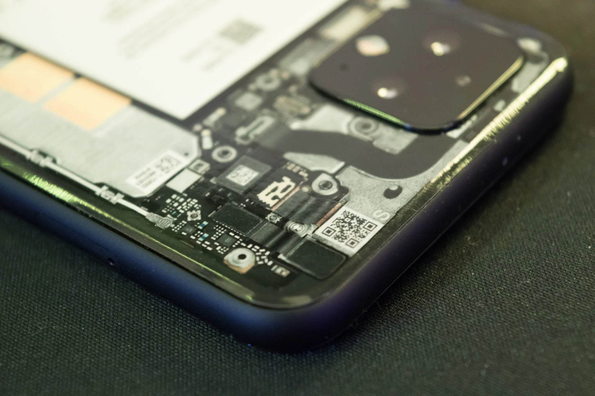 dbrand's LIMITED Teardown Pixel 4 skin! | Smart Tech, Sharp Takes - CRYOVEX.com Dbrand pixel 4 teardown snap 7