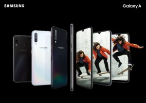 Galaxyaseries_family_kv_combocolour_blackbg