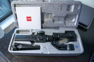 Review Zhiyun Smooth 4 a remarkable piece of technology | Smart Tech, Sharp Takes - CRYOVEX.com Zhiyun smooth 4 a gimbal for your smartphone