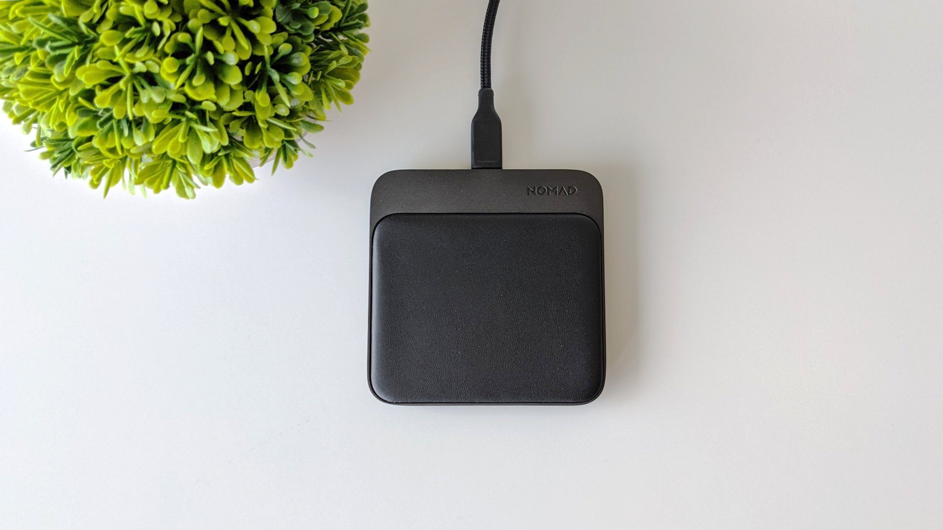 Nomad'S Luxurious Base Station Mini Review - Wireless Fast Charge