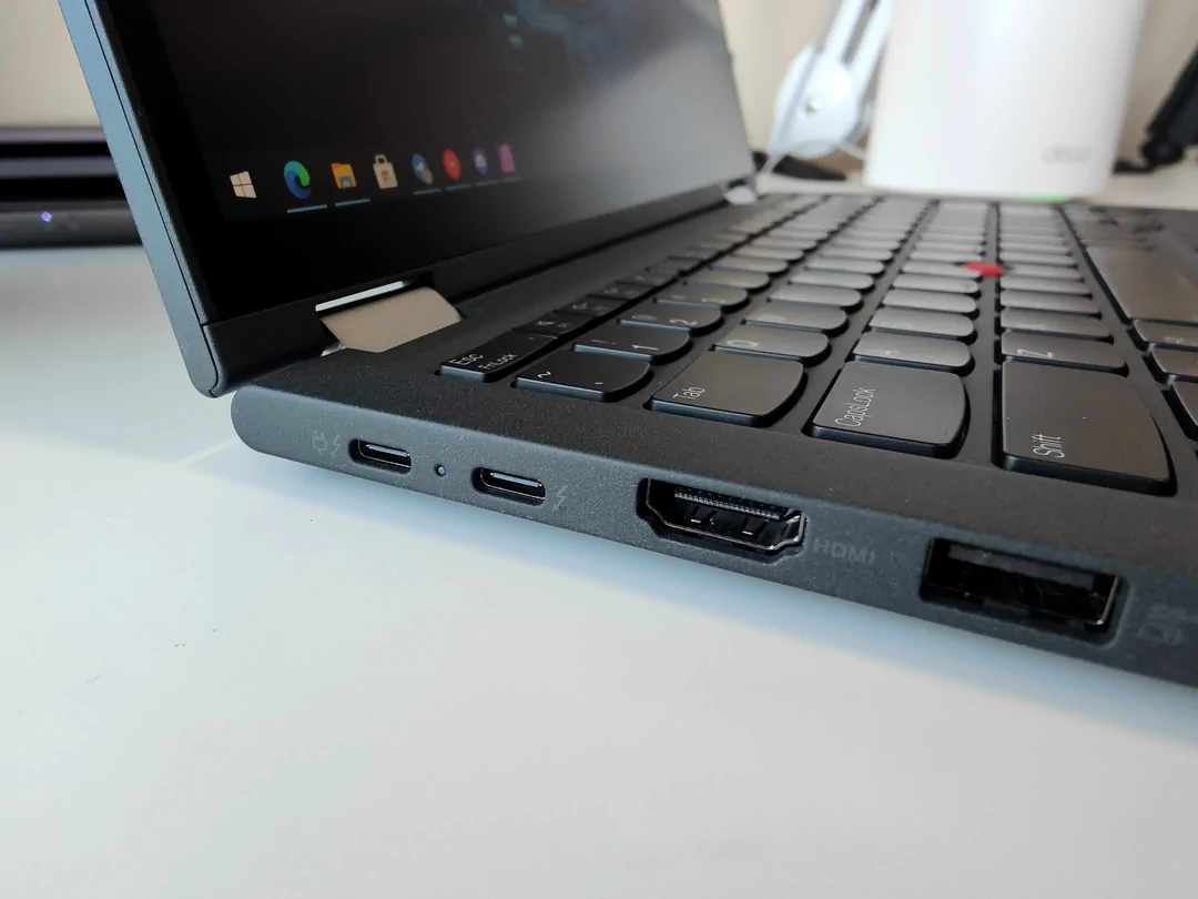 Review ThinkPad X13 Yoga G2 A Convertible for the Business - Ports connectivity