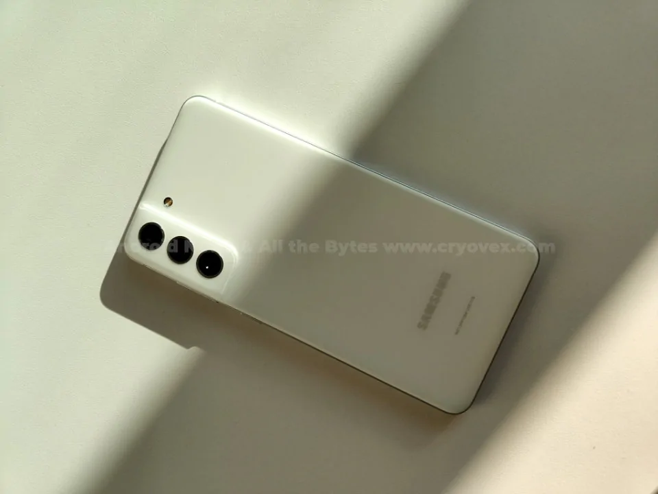 Samsung Galaxy S21 Fe 2022 - Review - Featuring The Cameras On The Table