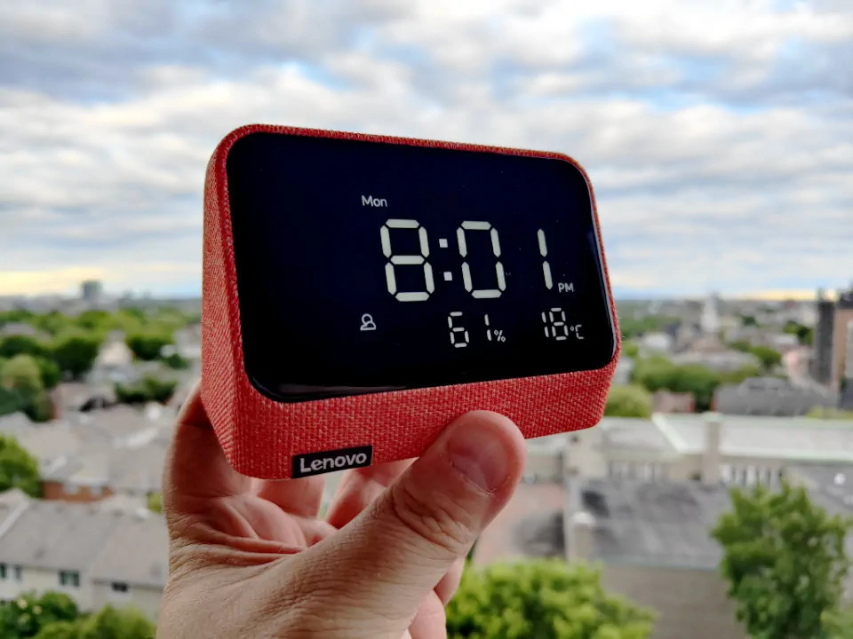 Review Lenovo Smart Clock Essential Is An Understated Gadget - Display