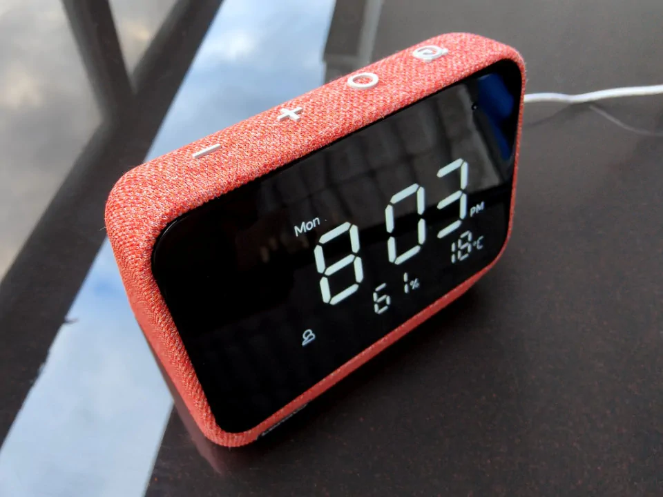 Review Lenovo Smart Clock Essential Is An Understated Gadget - Table Display