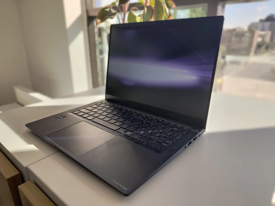 Hands On Dynabook Portege X40L Laptop [REVIEW] Showcase laptop