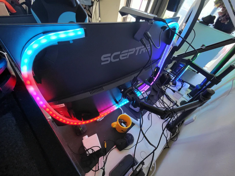 Govee DreamView G1 Pro - LED strip mounted on monitor