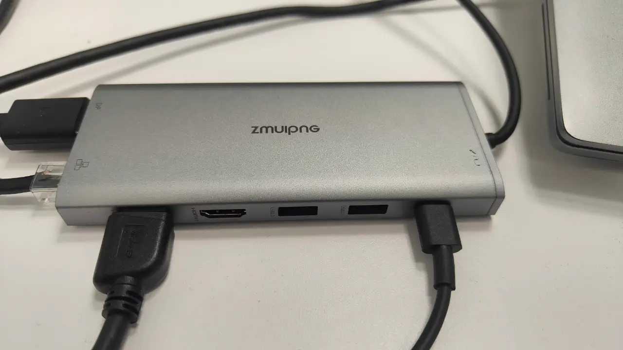 ZMUIPNG 14-IN-1 USB-C Docking Station usage 1 of 3