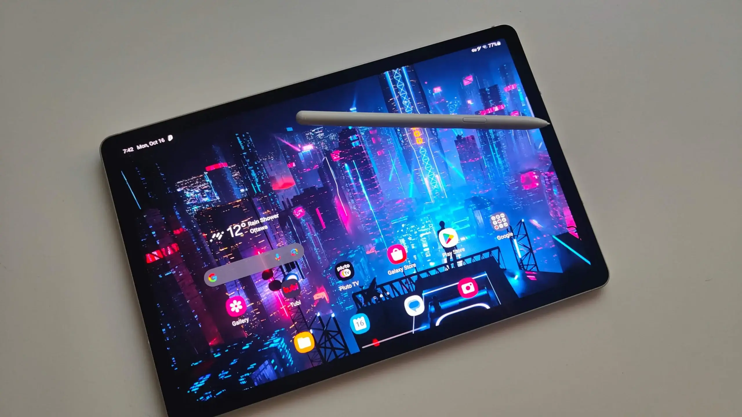 Galaxy Tab S9 homescreen with apps and wallpaper