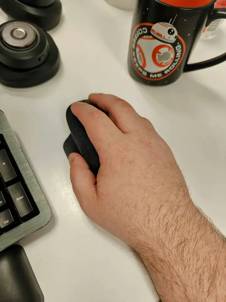 Right hand mousing with ErgoFlip mouse on glass wood surface