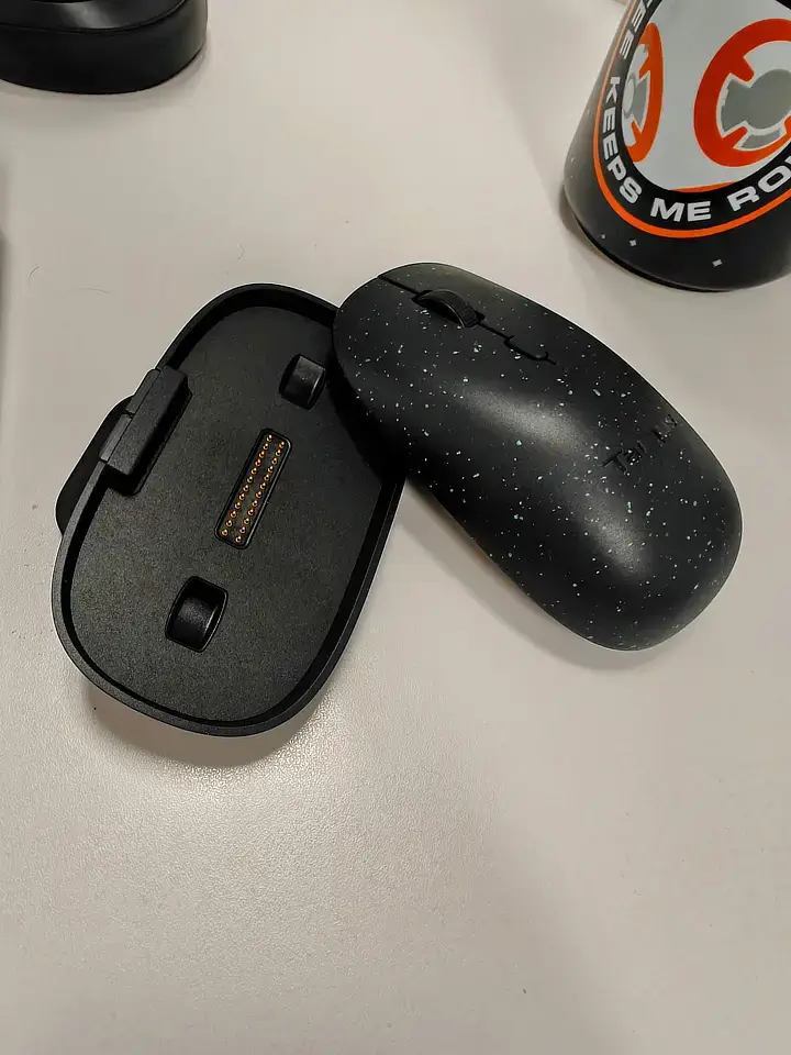 Close up of ErgoFlip mouse and how it flips around