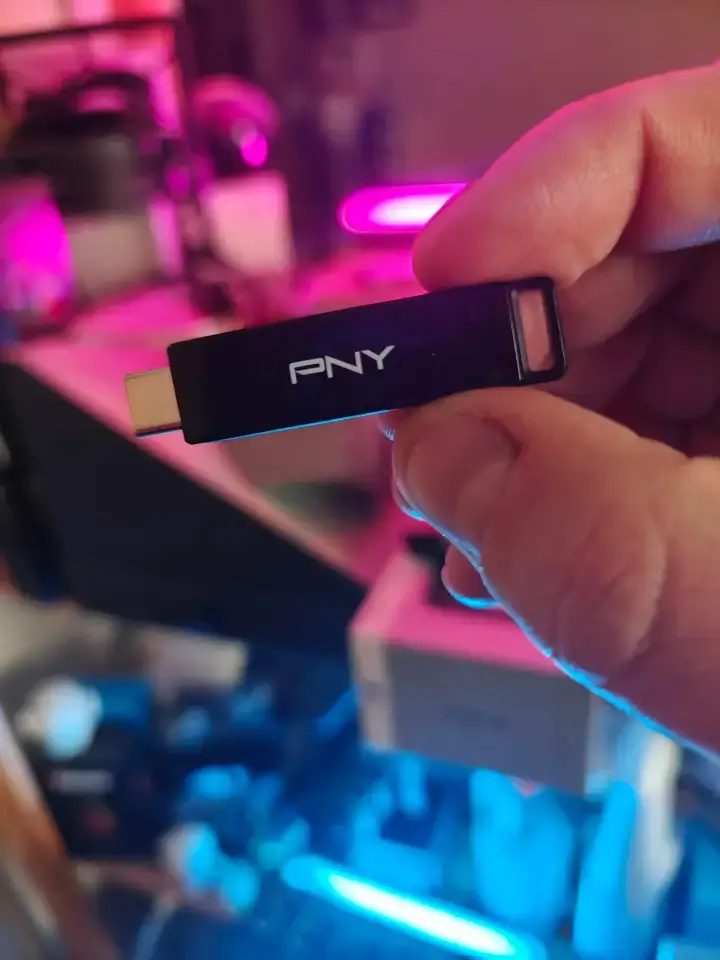 The PNY Elite-X Type-C USB 3.2 128GB Flash Drive - The Future of Portable Storage | Smart Tech, Sharp Takes - CRYOVEX.com Front view of the pny elite-x type-c usb 3. 2 128gb flash drive