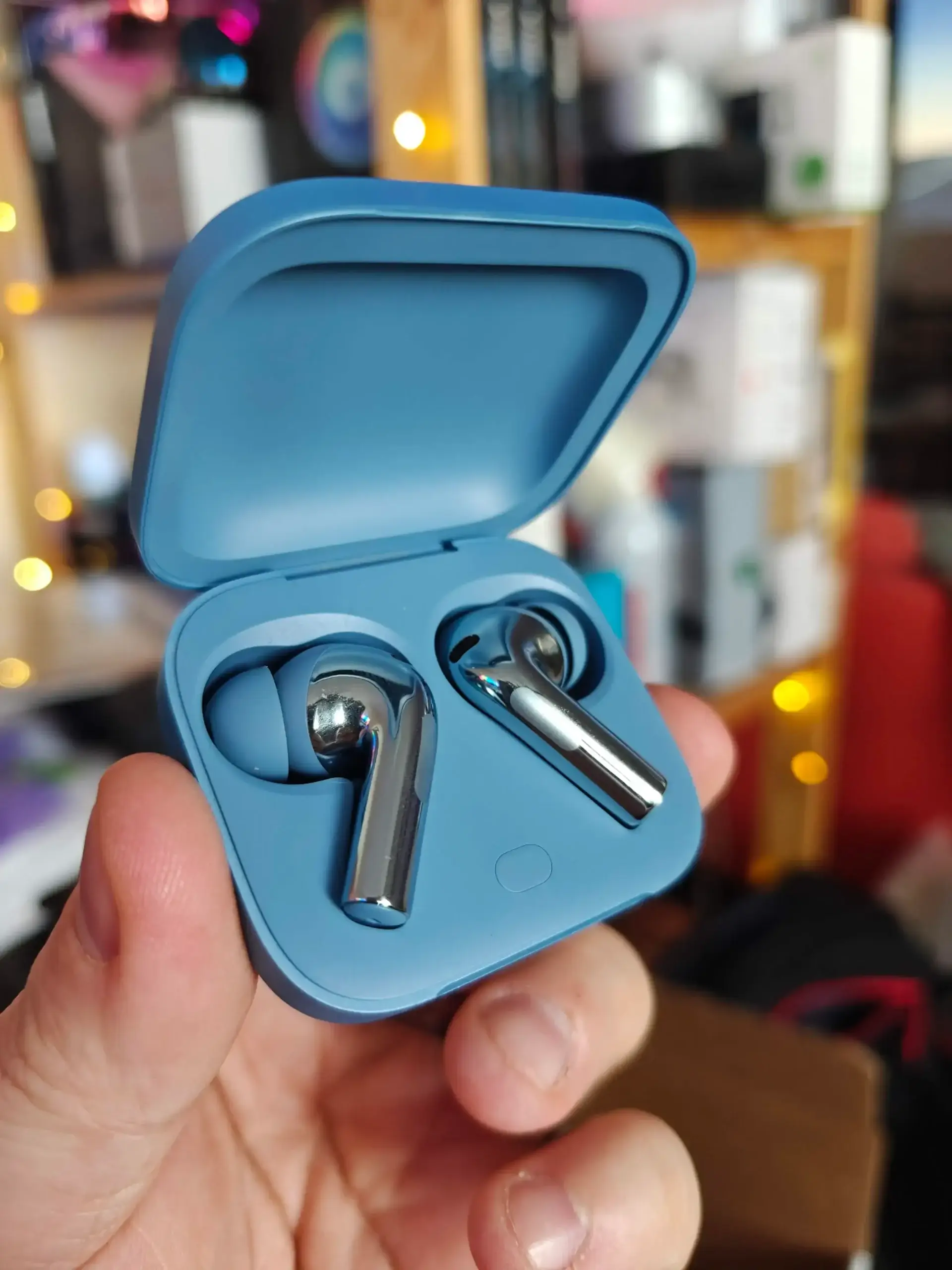 OnePlus Buds 3 earbuds with noise cancellation