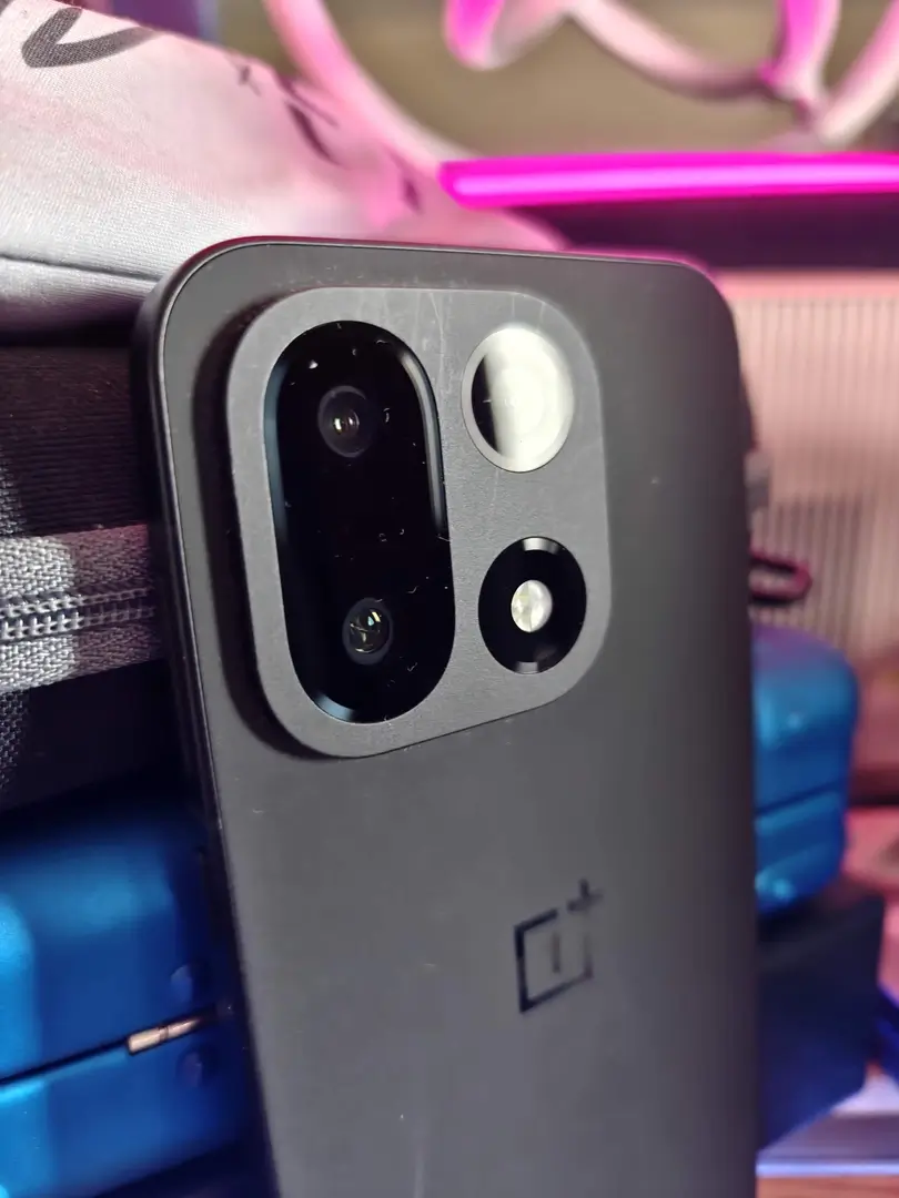 OnePlus 15 Canadian Review: The Powerful Flagship Killer Canadians Can Finally Get Their Hands On | Smart Tech, Sharp Takes - CRYOVEX.com Rear camera system on the oneplus 15 featuring a square camera bump and triple-lens layout