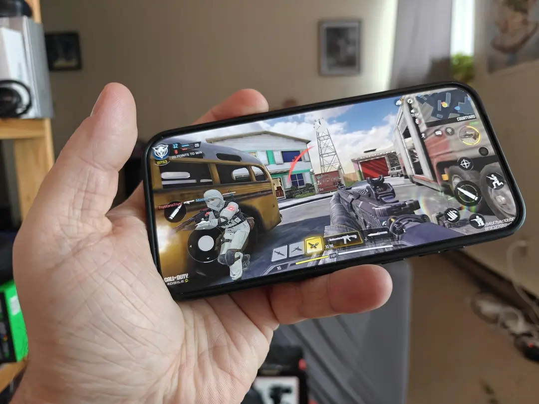 OnePlus 15 Canadian Review: The Powerful Flagship Killer Canadians Can Finally Get Their Hands On | Smart Tech, Sharp Takes - CRYOVEX.com Oneplus 15 display showing call of duty mobile gameplay with smooth visuals on the oled screen
