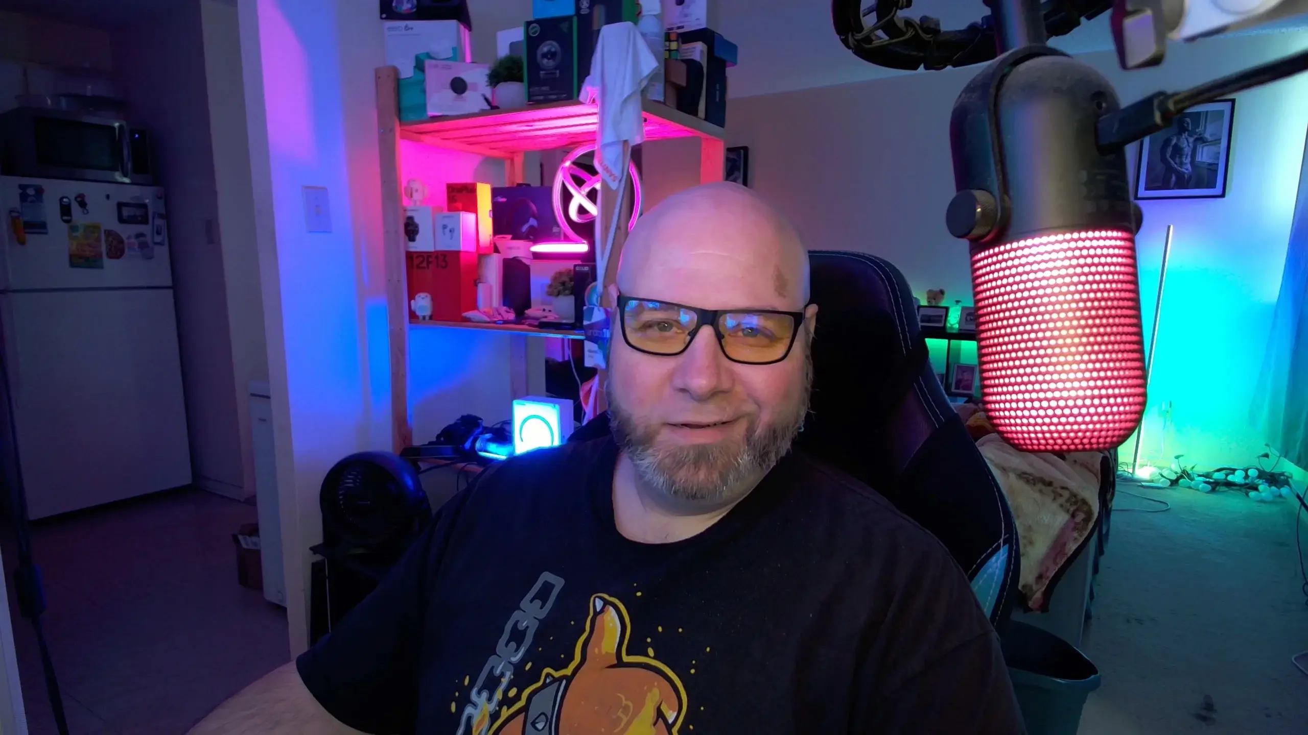 Razer Kiyo V2 webcam review: A Complete 4K Test, Pros, Cons & Is It Worth It in 2026? | Smart Tech, Sharp Takes - CRYOVEX.com Razer kiyo v2 webcam sample image in a nighttime low-light setup showing image clarity and noise control