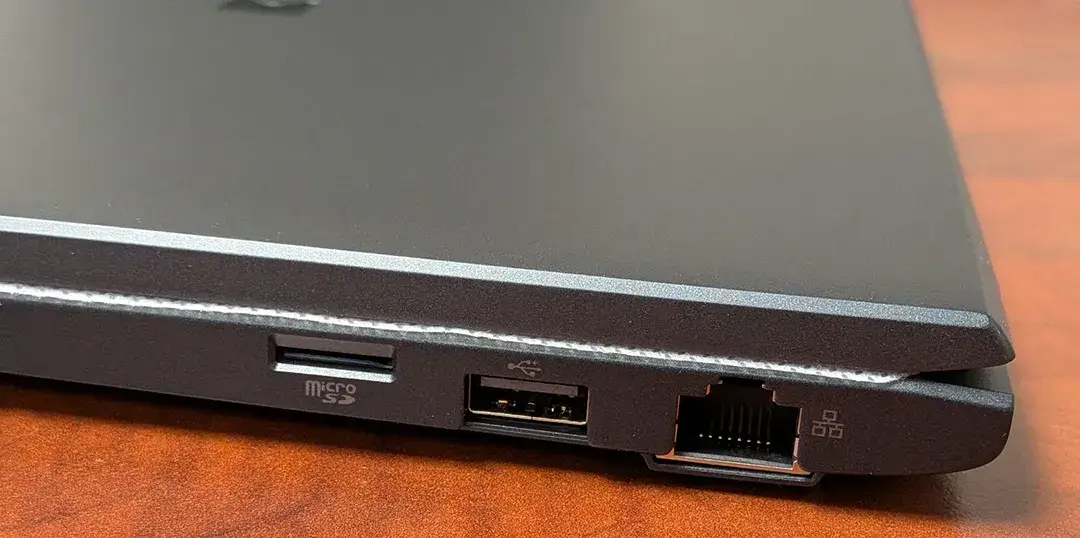 The ports on the right side of the dynabook tecra a45-m laptop.