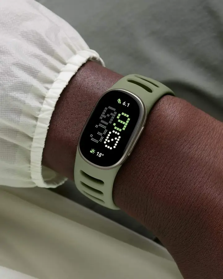 Google Fitbit Edge: A Middle-Ground Tracker for $229 | Smart Tech, Sharp Takes - CRYOVEX.com Close-up of the google fitbit edge fitness tracker on a wrist