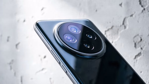 Honor Magic9 Series Confirmed for European Launch in January | Smart Tech, Sharp Takes - CRYOVEX.com Honor magic9 pro max device shown in shadow black finish
