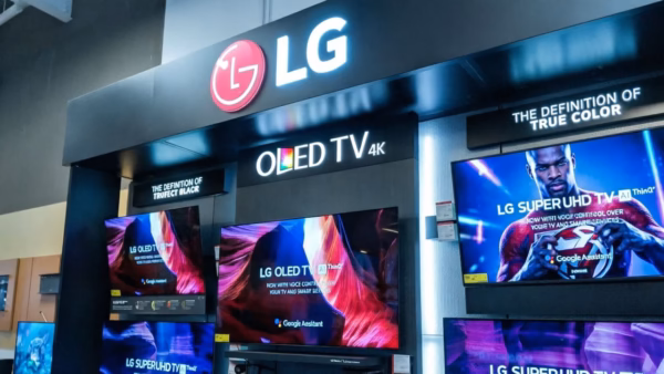 LG B-Series vs. C-Series OLEDs: The Real Differences for Canadian Buyers | Smart Tech, Sharp Takes - CRYOVEX.com Side-by-side view of lg b-series and c-series oled televisions in a modern living room setting