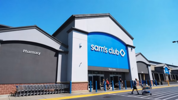 Sam’s Club Curates a DIY Home Theater Kit With Projector and Recliner | Smart Tech, Sharp Takes - CRYOVEX.com Samsung the freestyle gen 2 projector displaying content in a living room setting