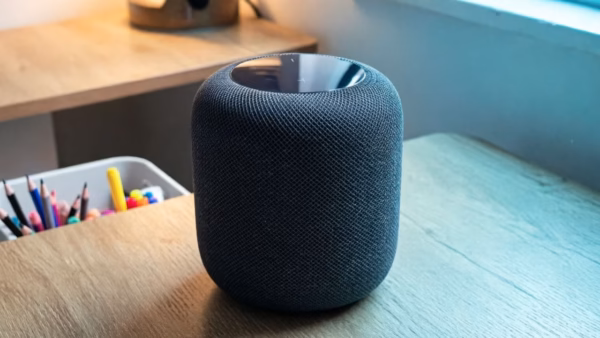 Why Smart Speakers Are Outpacing the HomePod in Responsiveness | Smart Tech, Sharp Takes - CRYOVEX.com Comparison of various smart speakers on a modern shelf